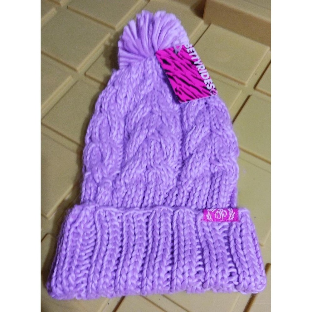 NEW Betty Rides Snowboarding Apparel Lavender Knit Amelia Beanie